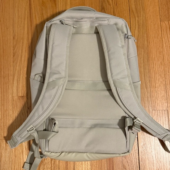 Nike Adult Utility Speed Backpack. Desert Tan. 27L. NWT. - Picture 3 of 6